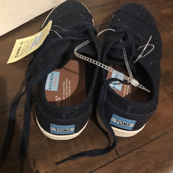 Toms - Picture 2 of 5